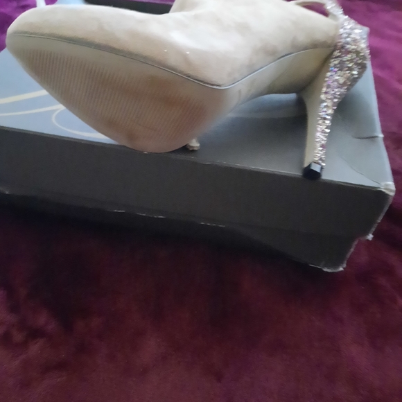 Shoes - Picture 2 of 4